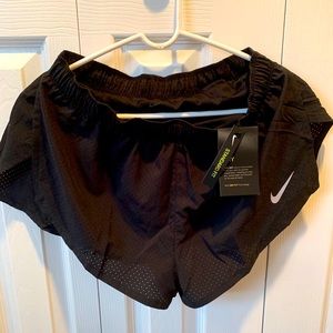 Men’s black Nike 2” split running shorts (NWT)